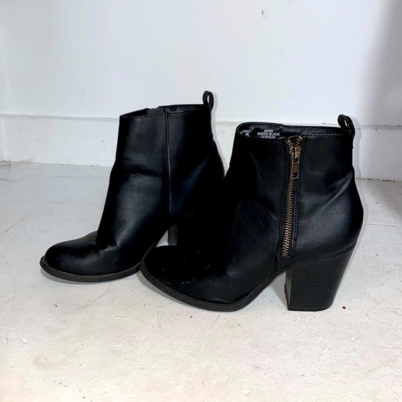 Black ankle booties | women’s size 7 - Picture 1 of 12